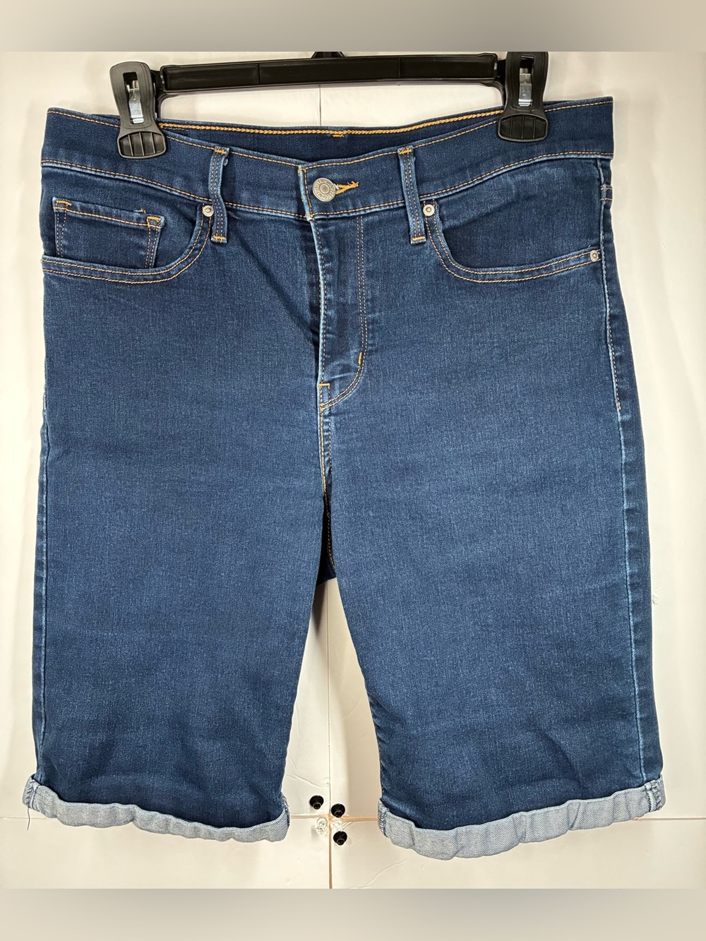 Levi’s Women’s Dark Wash Rolled Hem Bermuda Denim Shorts Size 30